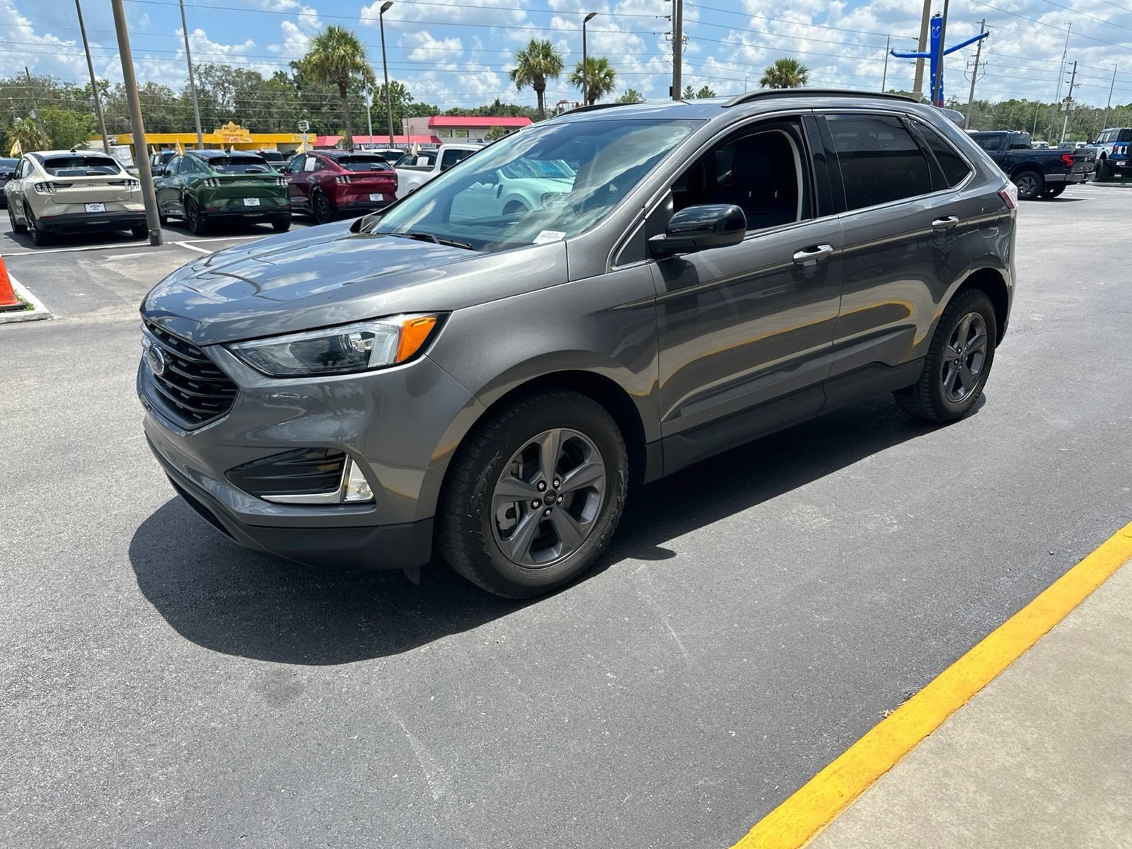 Certified 2022 Ford Edge SEL w/ Sport Appearance Package AWD/4WD image 10