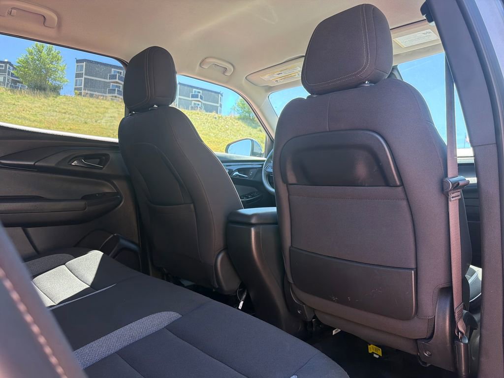 Used 2025 Chevrolet TrailBlazer LT AWD/4WD image 27