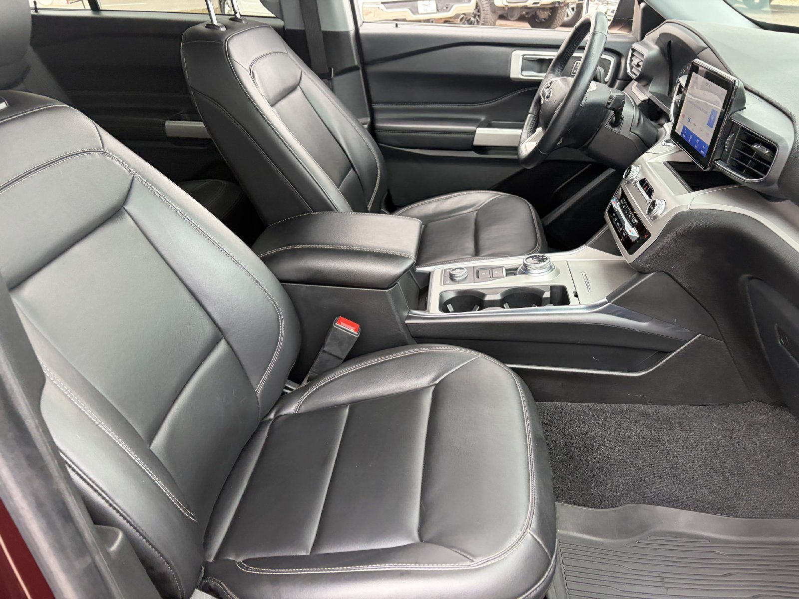 Certified 2023 Ford Explorer XLT w/ Equipment Group 202A AWD/4WD image 13