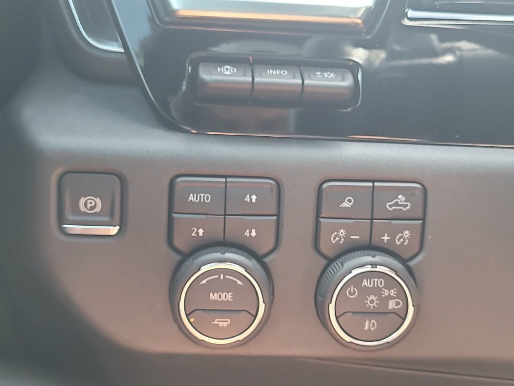 Used 2025 Chevrolet Silverado 1500 High Country w/ High Country Premium Package AWD/4WD image 28