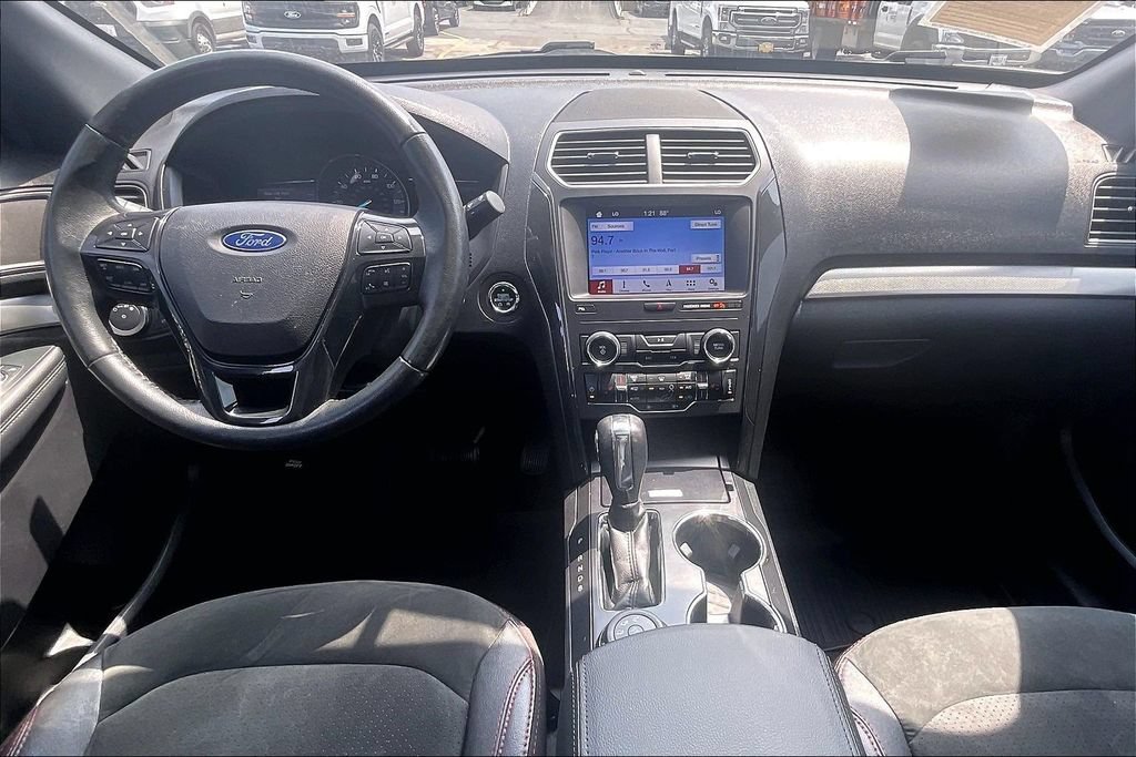 Certified 2019 Ford Explorer XLT w/ Equipment Group 202A AWD/4WD image 14