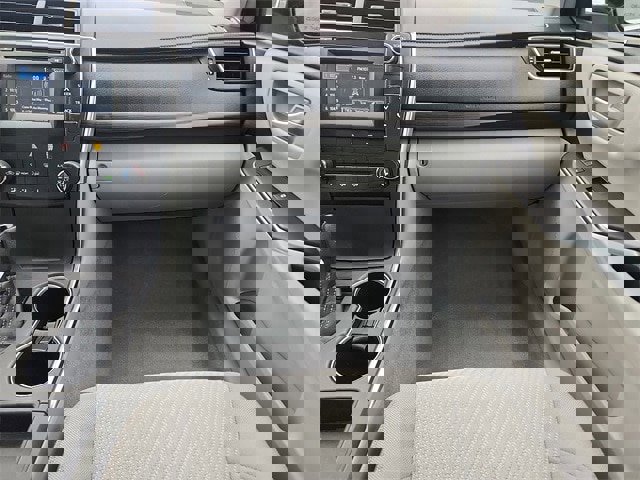 Used 2017 Toyota Camry LE image 10