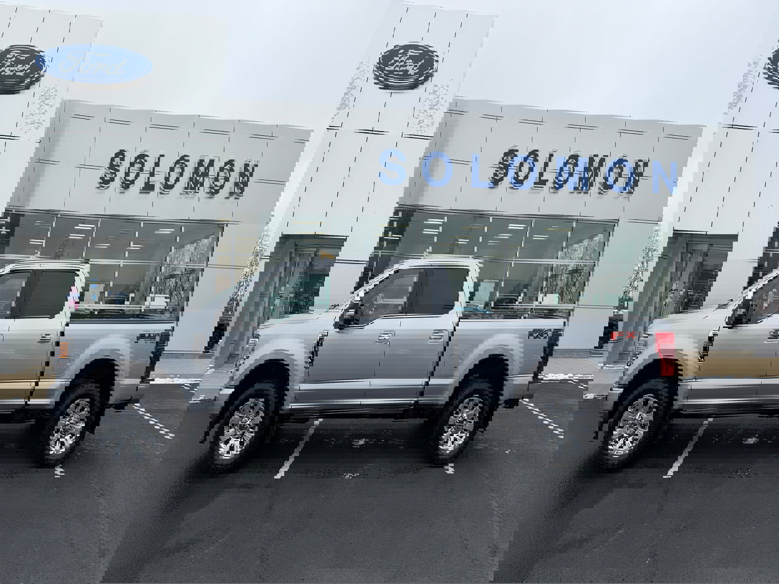 Certified 2021 Ford F250 Platinum w/ FX4 Off-Road Package image 9