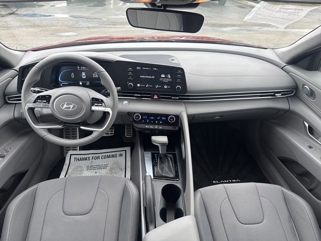 Used 2025 Hyundai Elantra Sport image 24