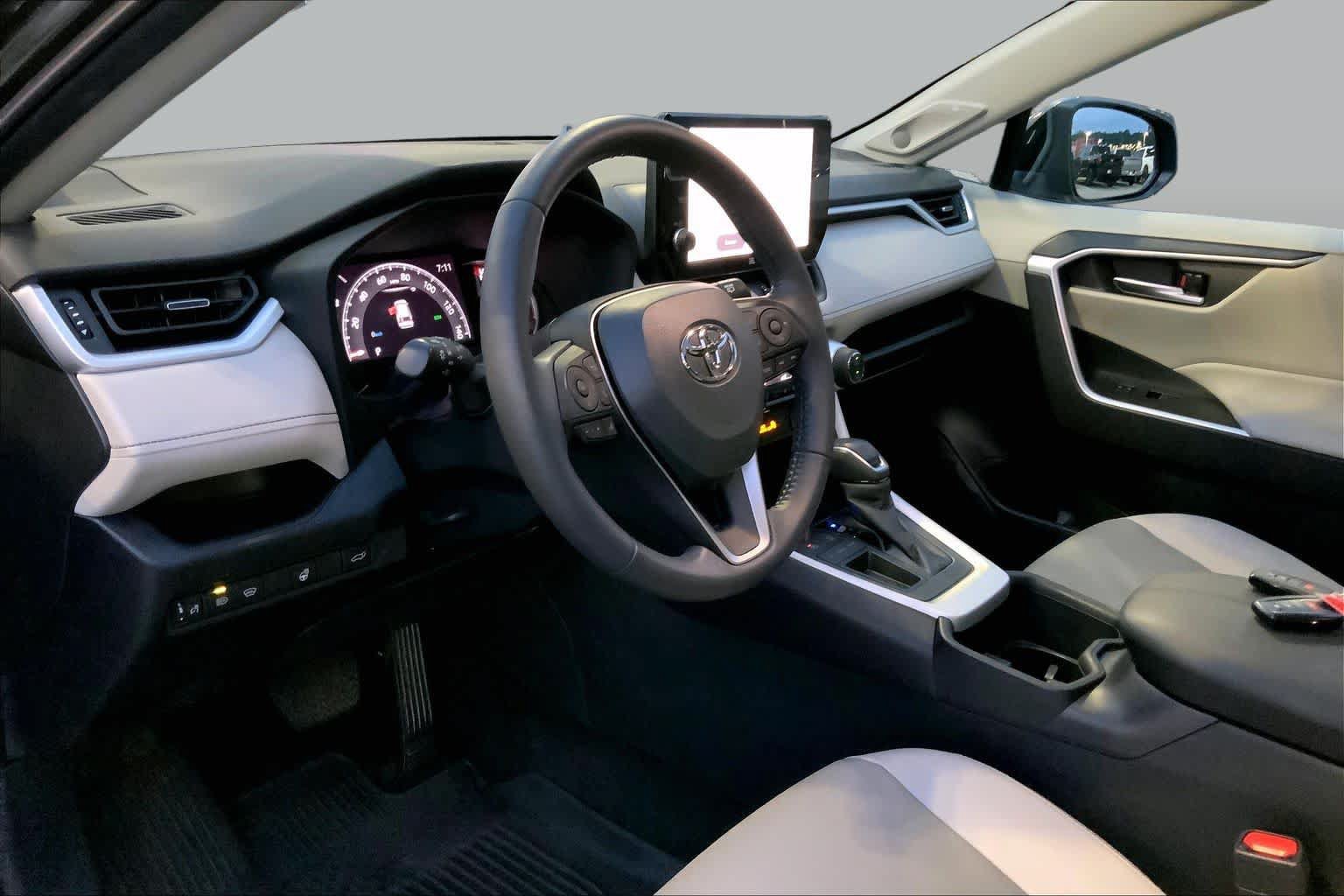 Used 2023 Toyota RAV4 XLE Premium FWD image 17