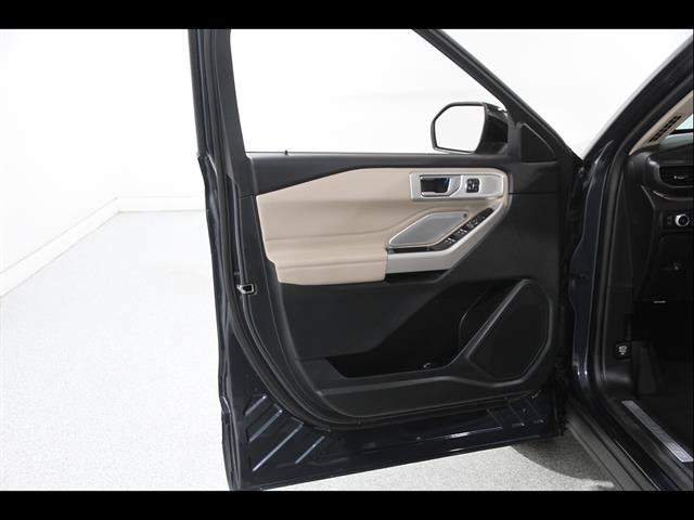 Certified 2023 Ford Explorer Limited w/ Hybrid Equipment Group 310A AWD/4WD image 5