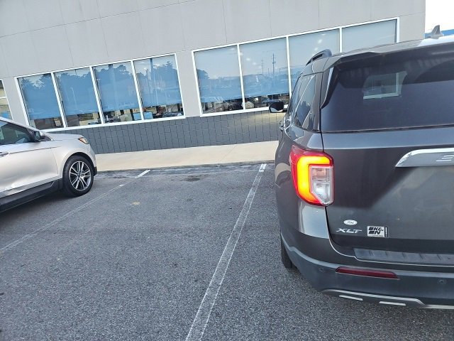 Certified 2020 Ford Explorer XLT w/ Equipment Group 202A image 4