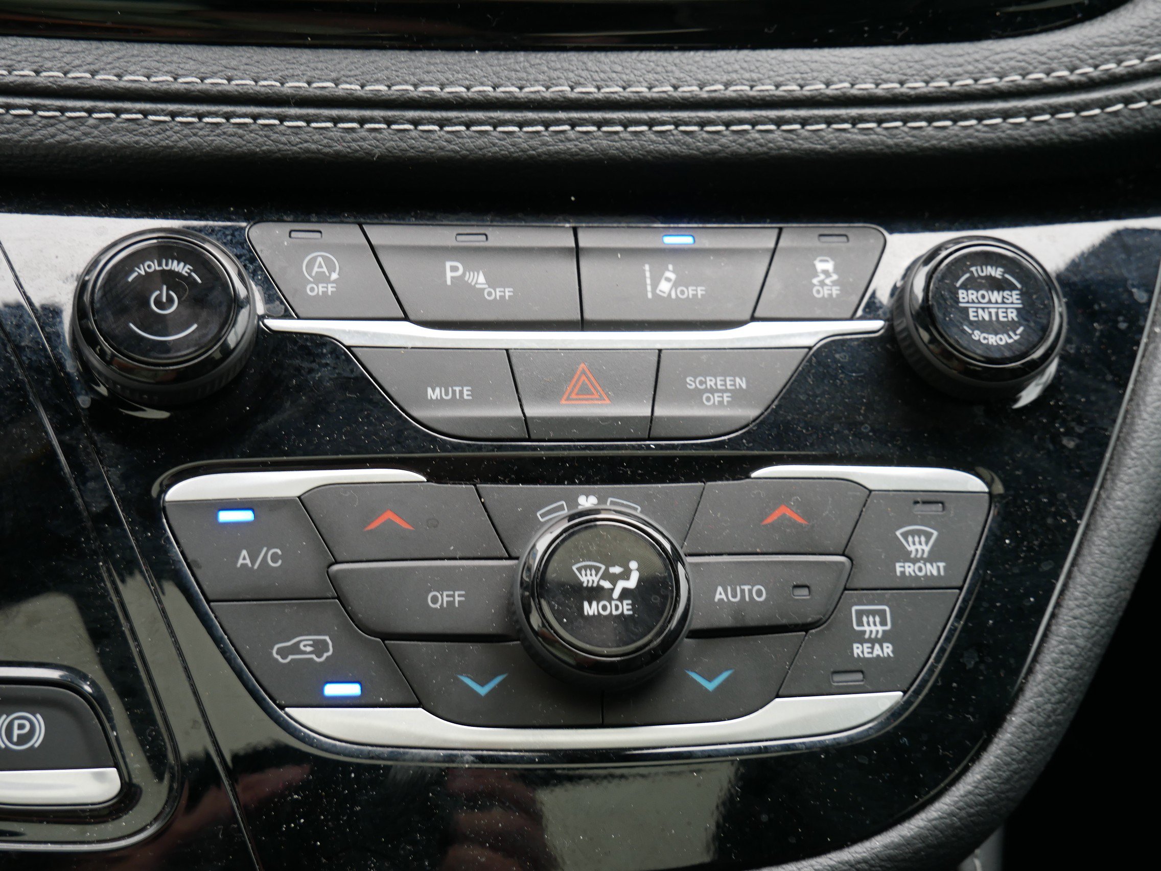Used 2025 Chrysler Pacifica Limited FWD image 14