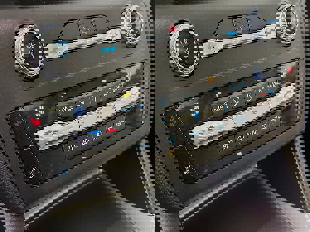 Certified 2020 Ford Explorer XLT w/ Equipment Group 202A image 21