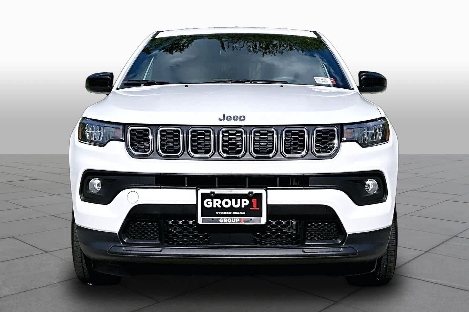 Used 2024 Jeep Compass Latitude AWD/4WD image 4