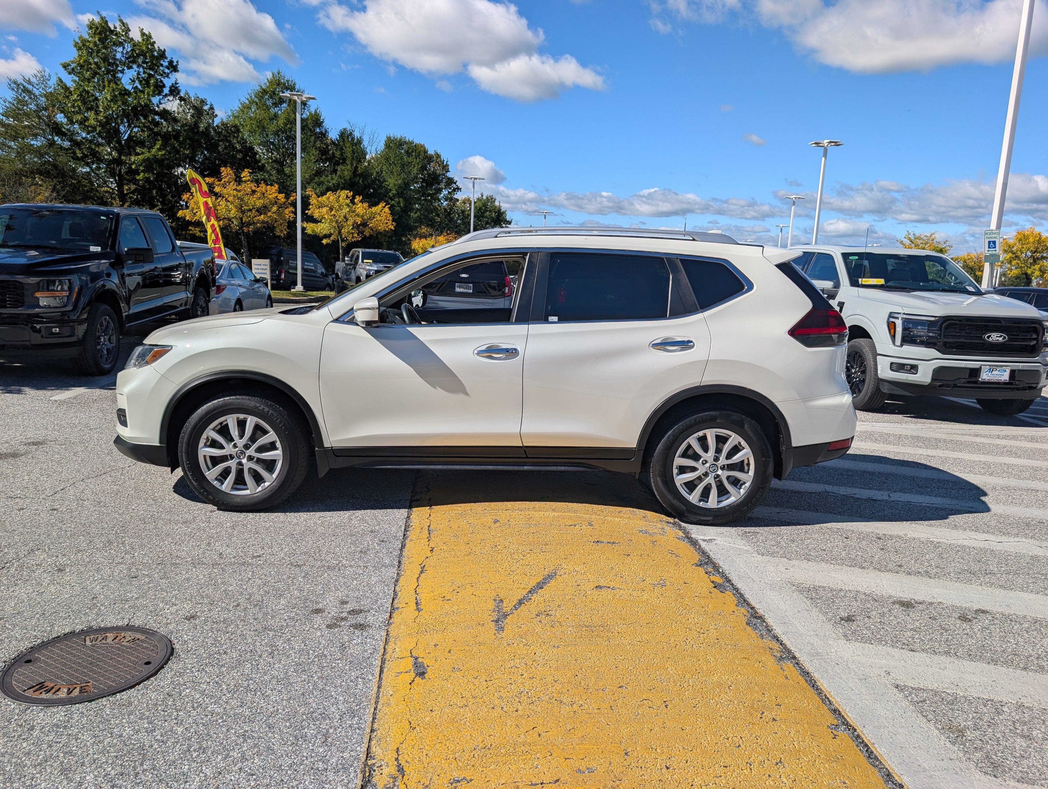 Used 2018 Nissan Rogue SV w/ Premium Package AWD/4WD image 7