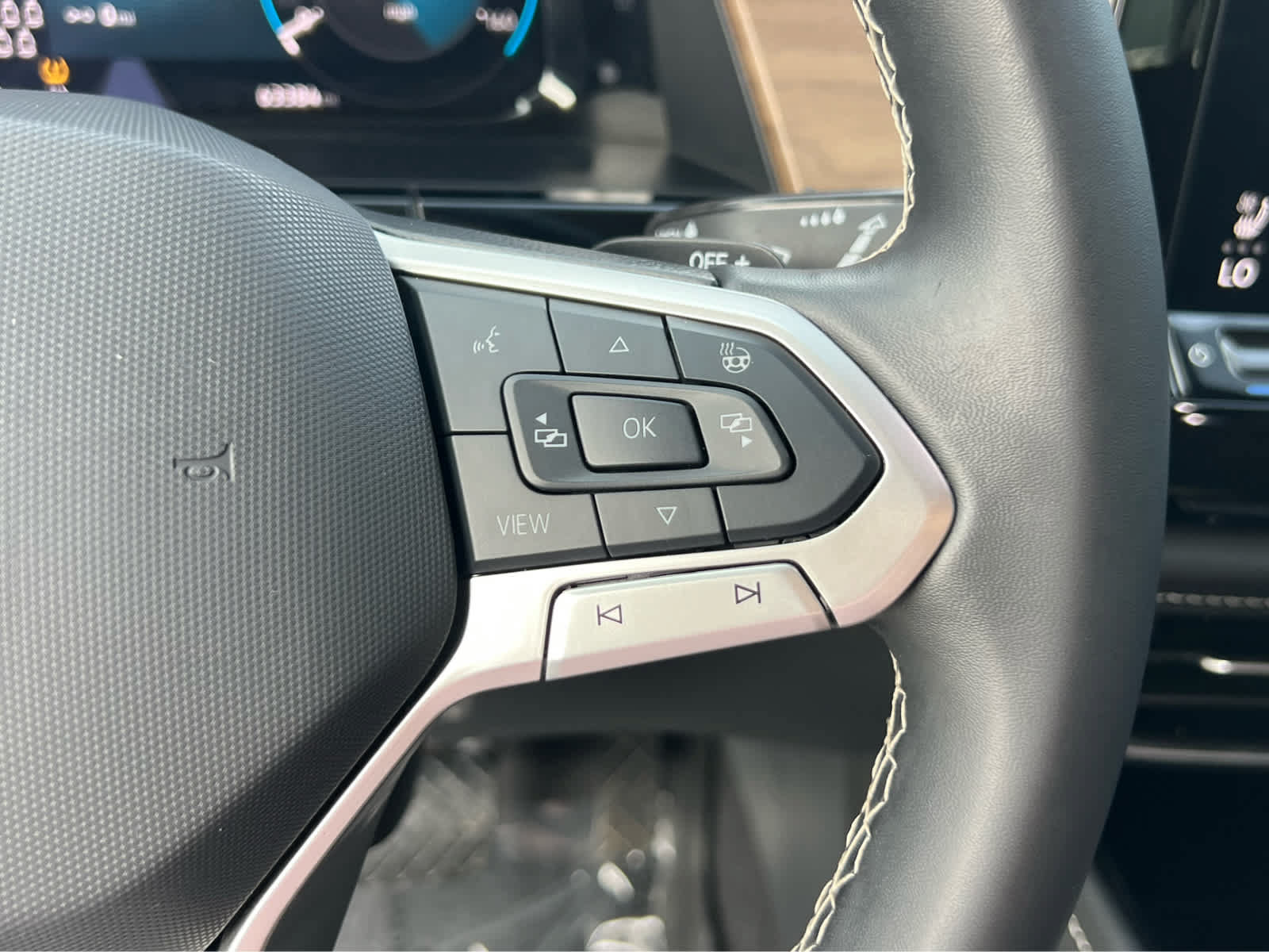 Used 2024 Volkswagen Atlas SE AWD/4WD image 38