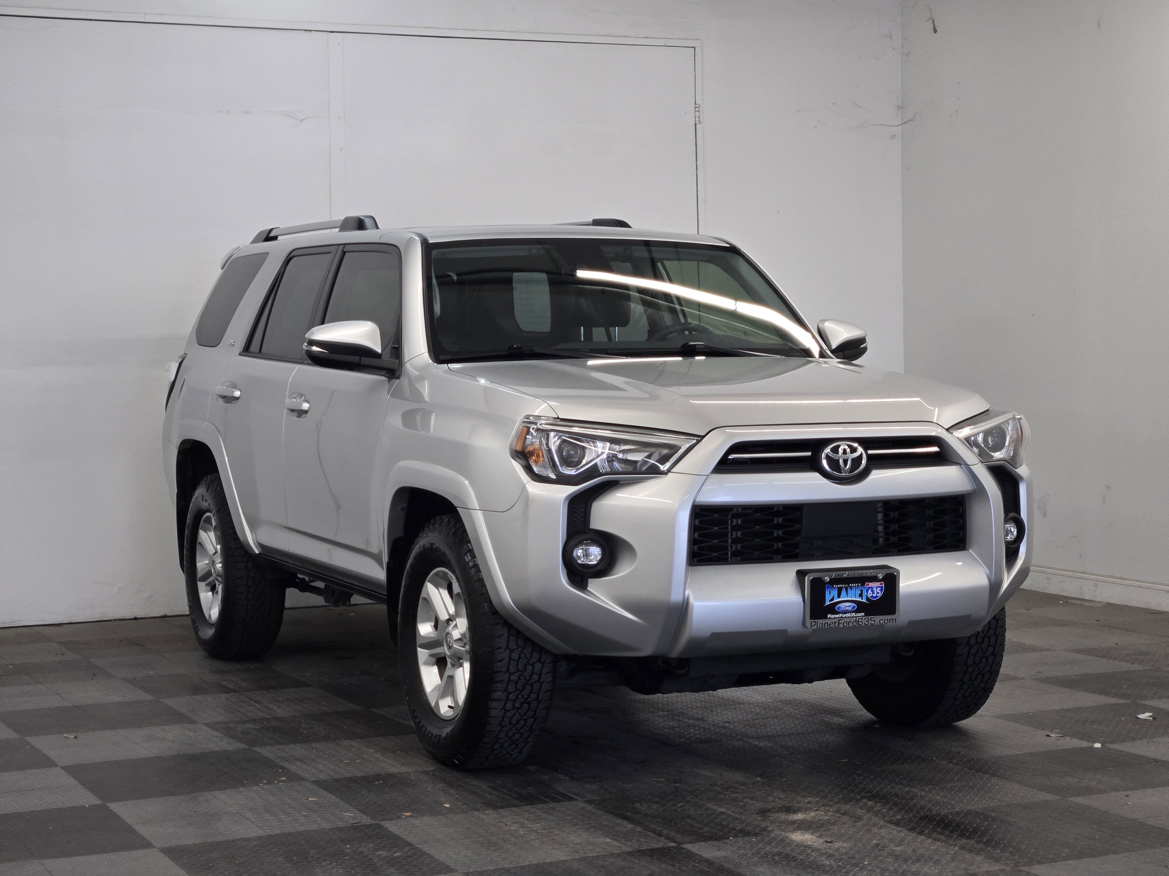 Used 2022 Toyota 4Runner SR5 Premium w/ Moonroof Package RWD image 2