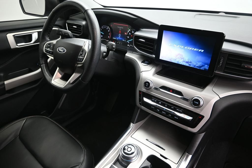 Certified 2023 Ford Explorer XLT w/ Equipment Group 202A RWD image 17