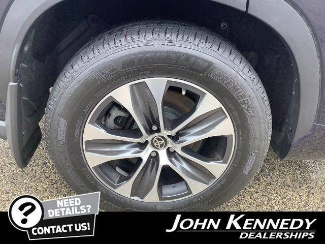 Used 2022 Toyota Highlander XLE AWD/4WD image 39