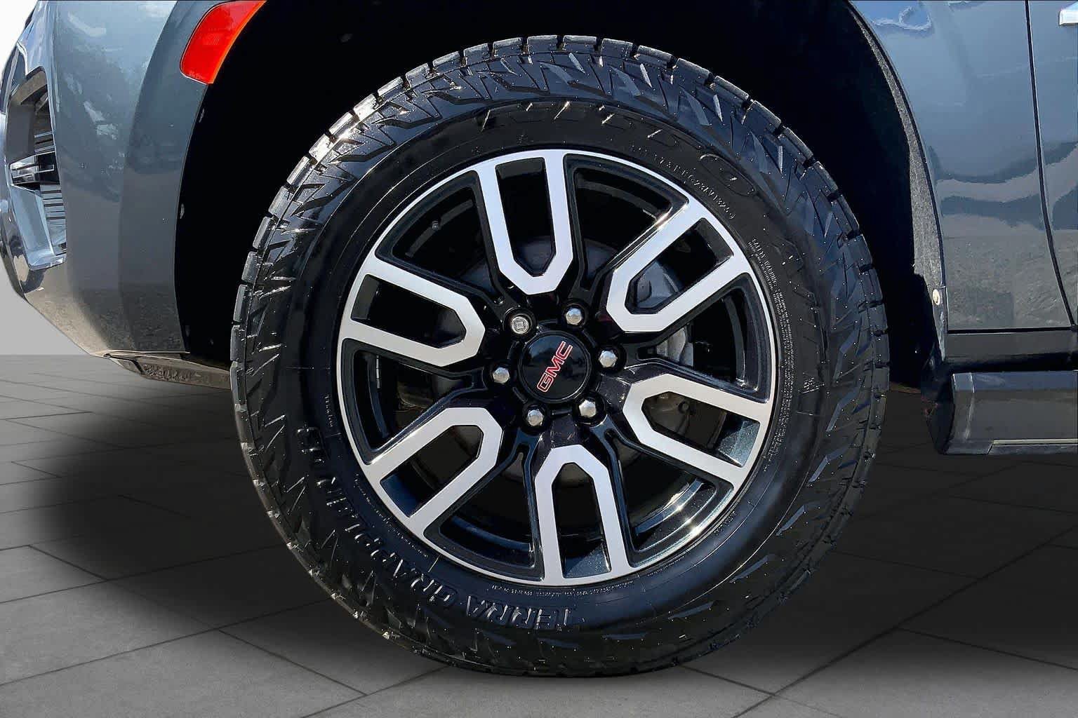 Used 2021 GMC Yukon AT4 w/ AT4 Premium Plus Package AWD/4WD image 19
