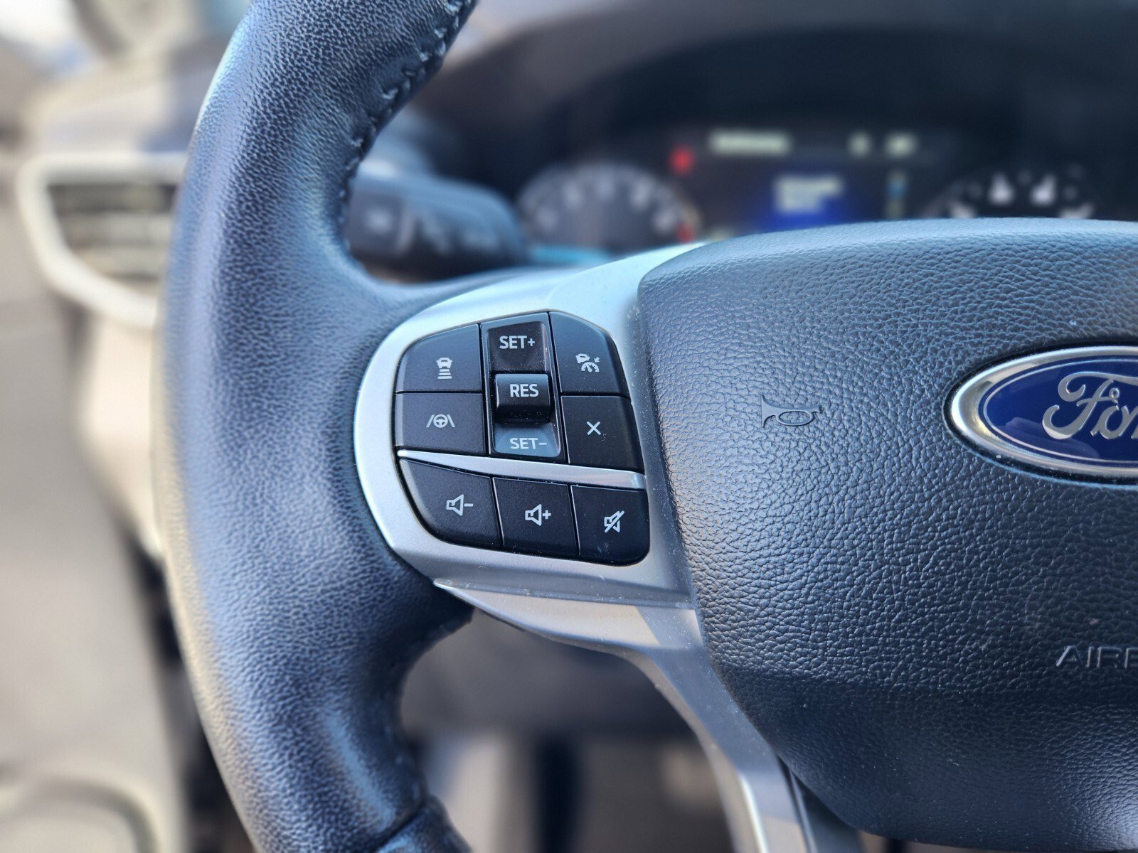 Certified 2022 Ford Explorer Limited w/ Limited Technology Package image 28