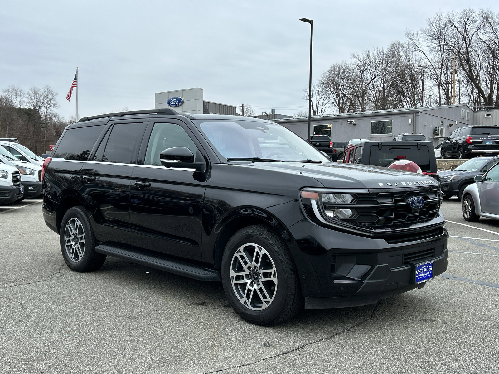 Certified 2025 Ford Expedition Active AWD/4WD image 5