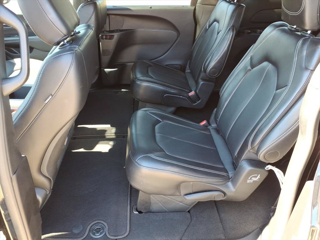 Used 2025 Chrysler Pacifica Select FWD image 6