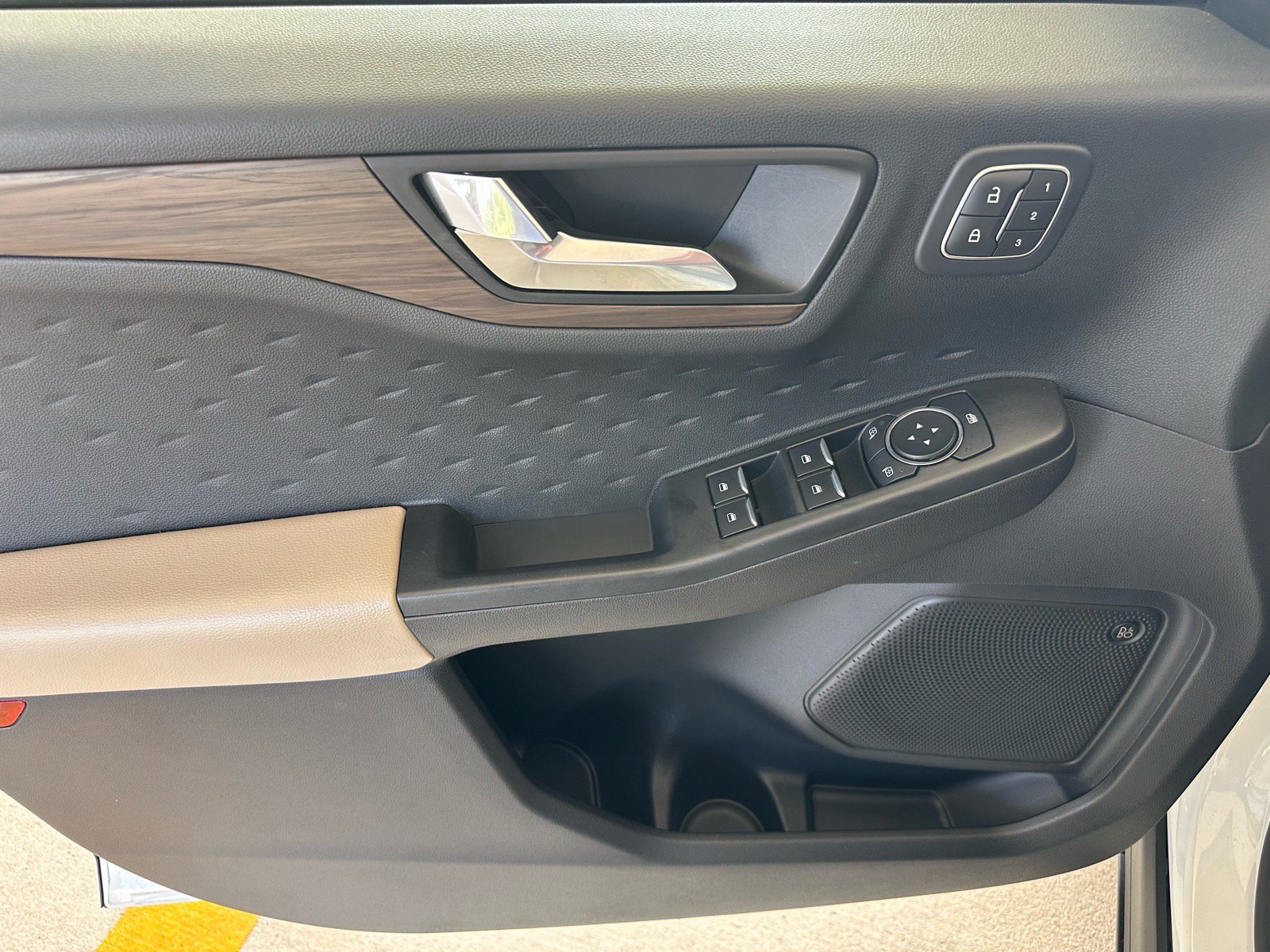 Certified 2020 Ford Escape Titanium AWD/4WD image 16