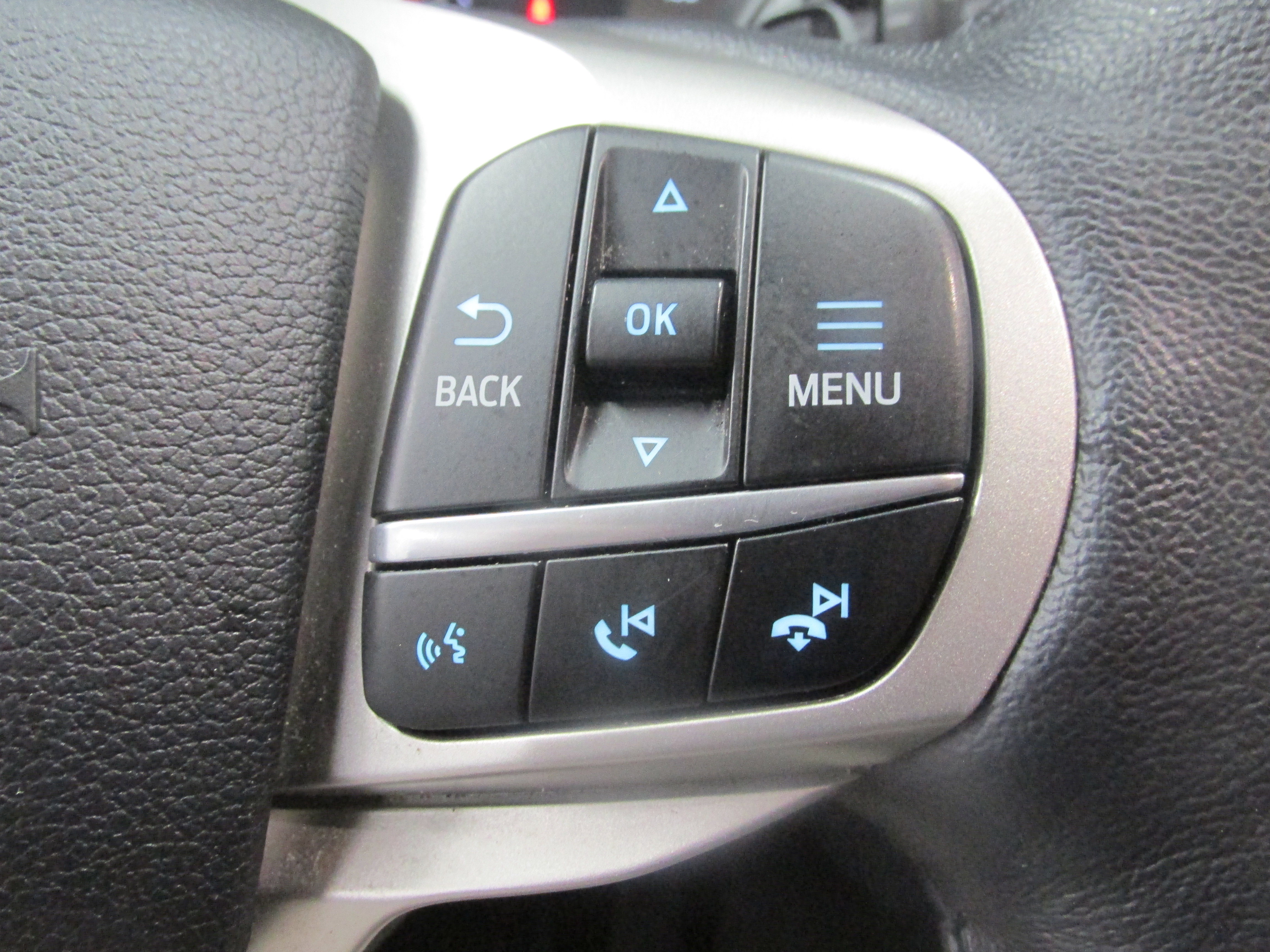 Certified 2021 Ford Explorer XLT w/ Equipment Group 202A AWD/4WD image 37