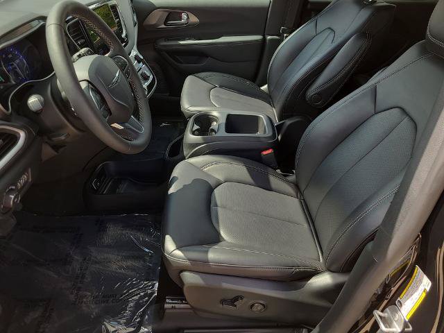 Used 2026 Chrysler Pacifica Select FWD image 21