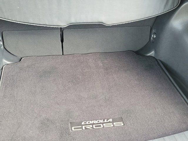 Used 2023 Toyota Corolla Cross XLE w/ Convenience Package FWD image 9