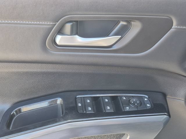 Used 2025 Nissan Pathfinder SL AWD/4WD image 12