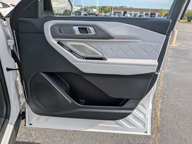 Certified 2025 Ford Explorer Platinum w/ Ultimate Package AWD/4WD image 33