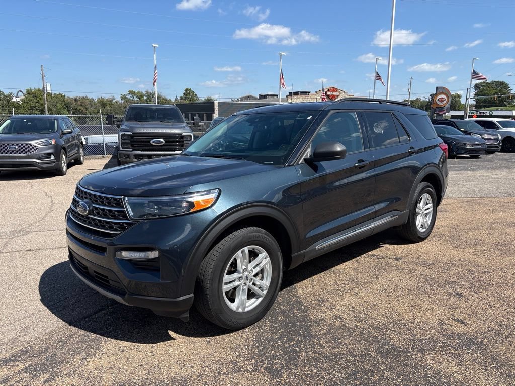 Certified 2023 Ford Explorer XLT w/ Equipment Group 202A AWD/4WD image 3
