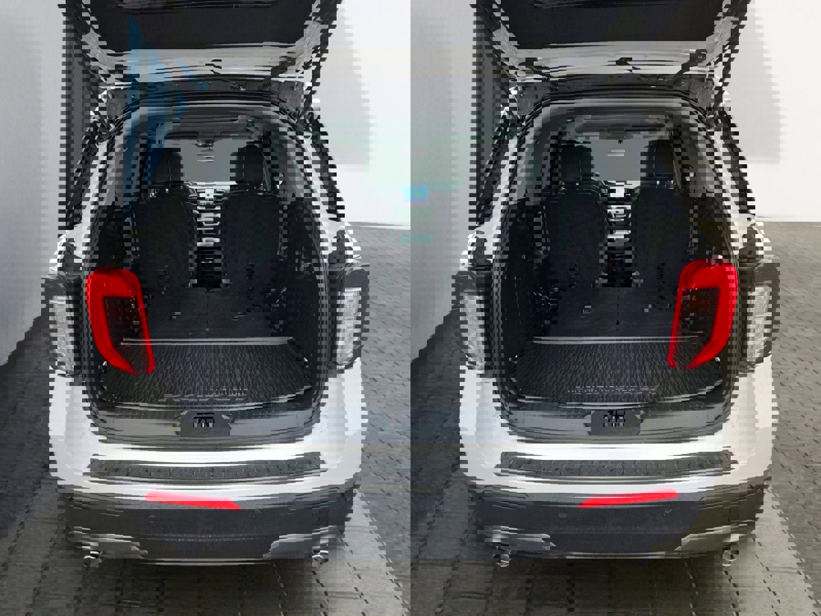 Certified 2023 Ford Explorer XLT w/ Equipment Group 202A image 27