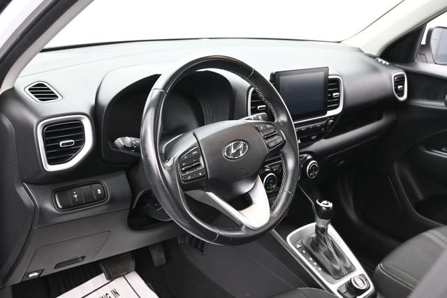 Used 2024 Hyundai Venue SEL FWD image 15