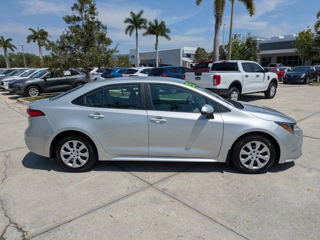 Used 2025 Toyota Corolla LE FWD image 5