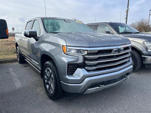 Used 2024 Chevrolet Silverado 1500 High Country w/ Technology Package image 2