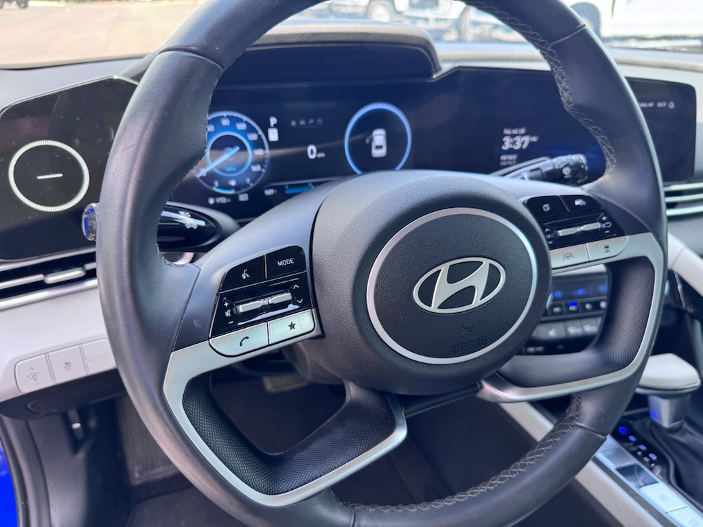 Used 2025 Hyundai Elantra Limited w/ Cargo Package FWD image 13