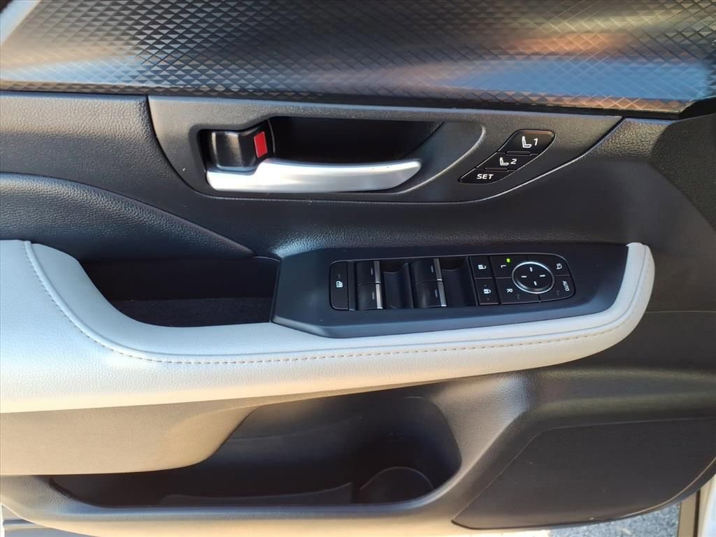 Used 2024 Toyota Grand Highlander AWD Hybrid image 19