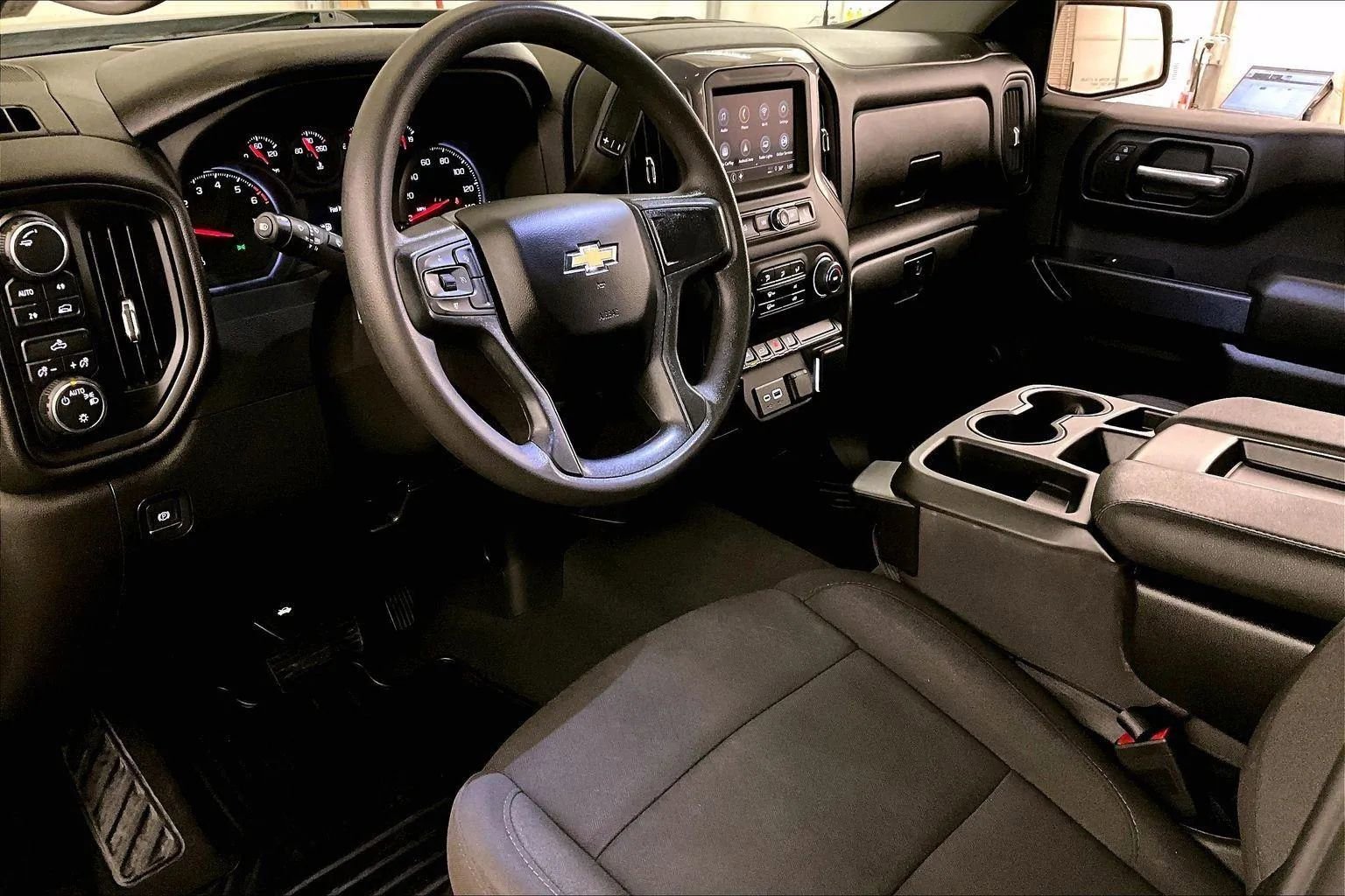 Used 2024 Chevrolet Silverado 1500 Custom image 12