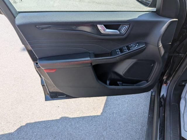 Certified 2023 Ford Escape ST-Line w/ Tech Pack #1 AWD/4WD image 6