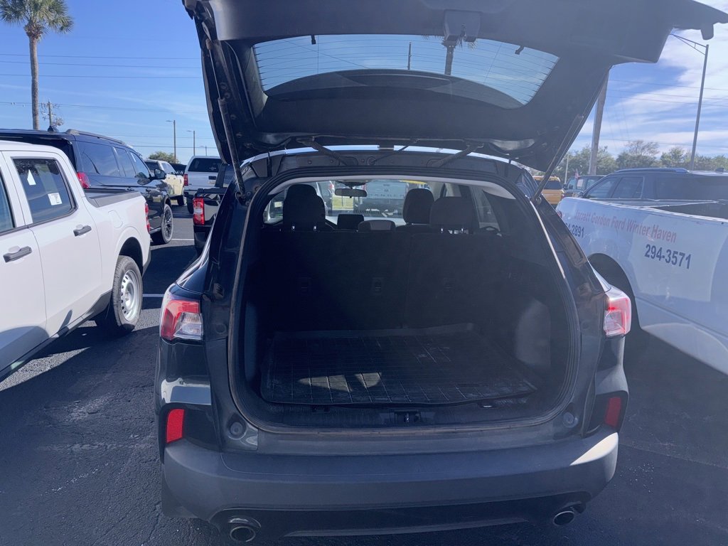 Certified 2022 Ford Escape SE w/ SE Sport Appearance Package image 5