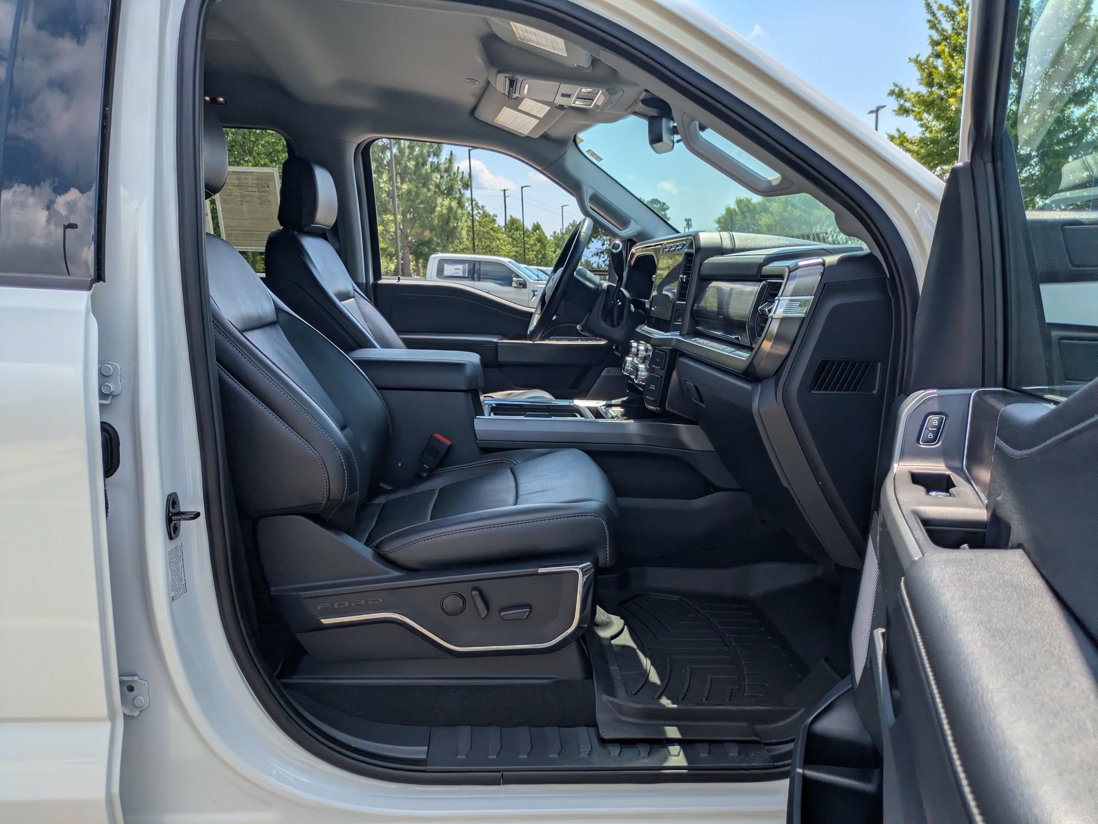 Certified 2023 Ford F250 Lariat w/ Black Appearance Package AWD/4WD image 40