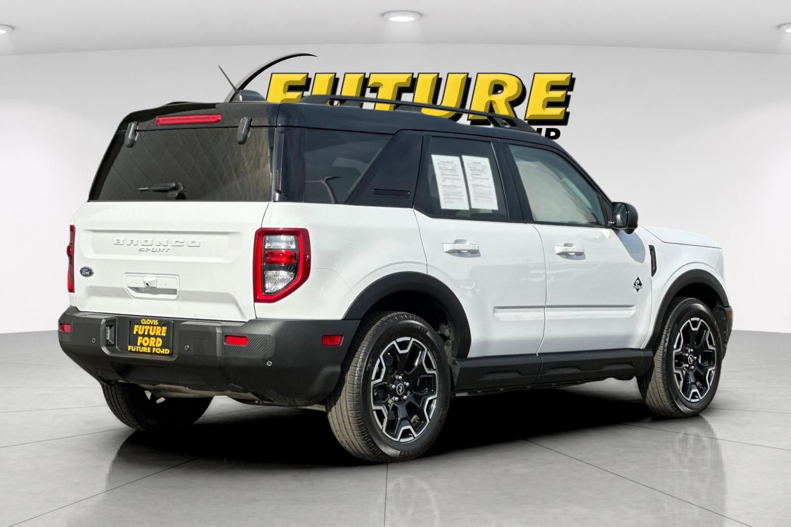Certified 2025 Ford Bronco Sport Outer Banks w/ Outer Banks Tech Package+ AWD/4WD image 3
