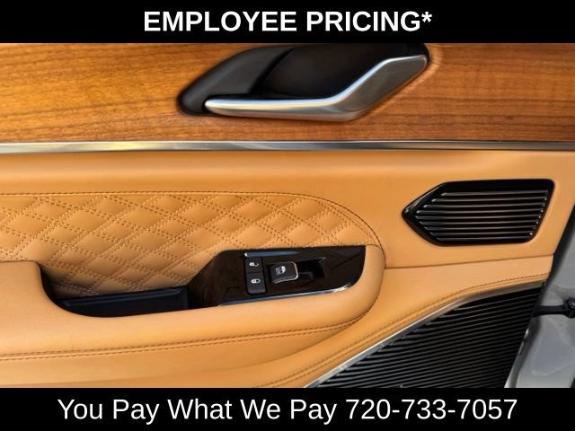 Used 2023 Jeep Grand Cherokee Summit AWD/4WD image 16