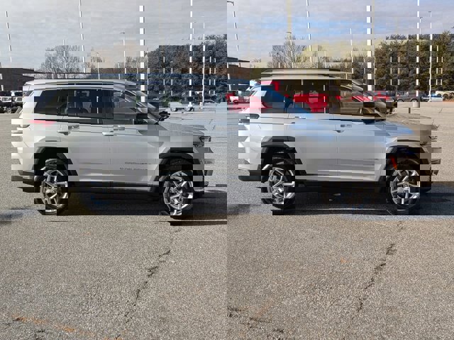 Used 2022 Jeep Grand Cherokee L Laredo w/ Luxury Tech Group I image 6