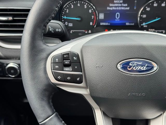 Certified 2022 Ford Explorer XLT w/ Equipment Group 202A AWD/4WD image 31