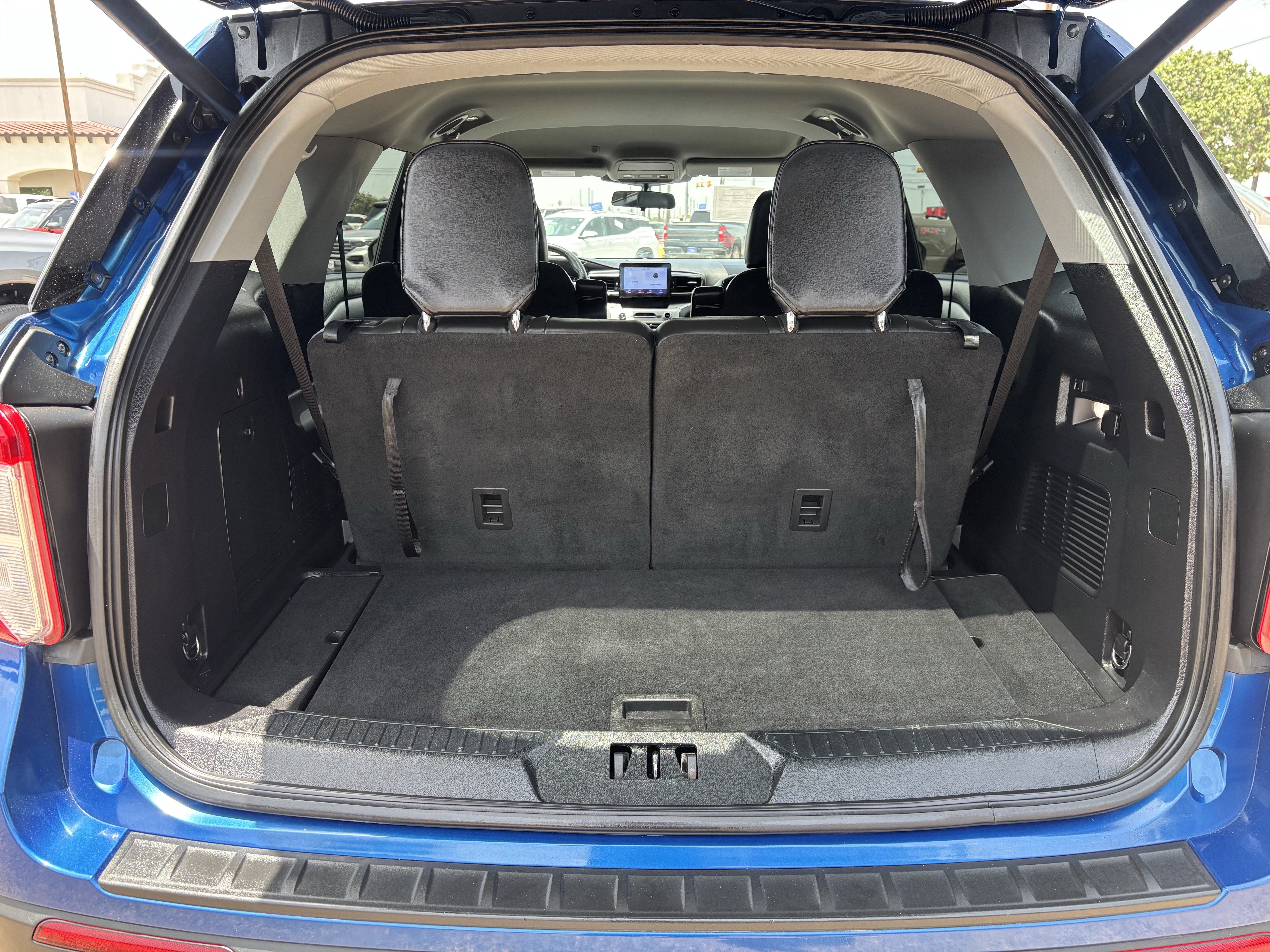 Certified 2022 Ford Explorer XLT w/ Equipment Group 202A RWD image 22