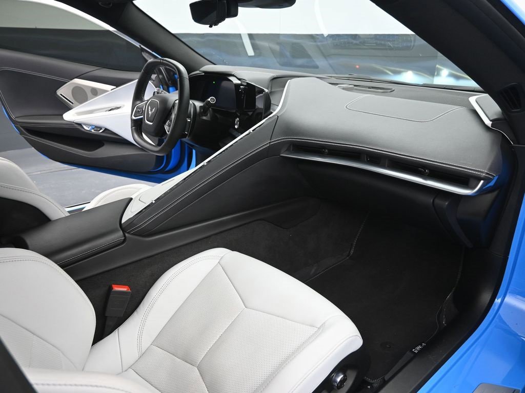 Used 2024 Chevrolet Corvette Stingray Preferred Cpe w/ 2LT image 21