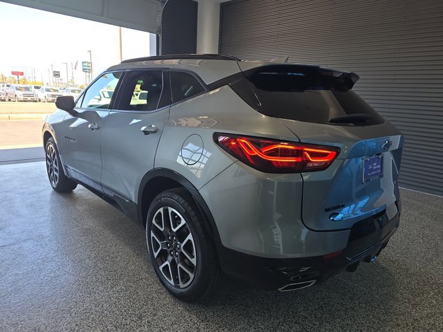 Used 2025 Chevrolet Blazer RS image 2