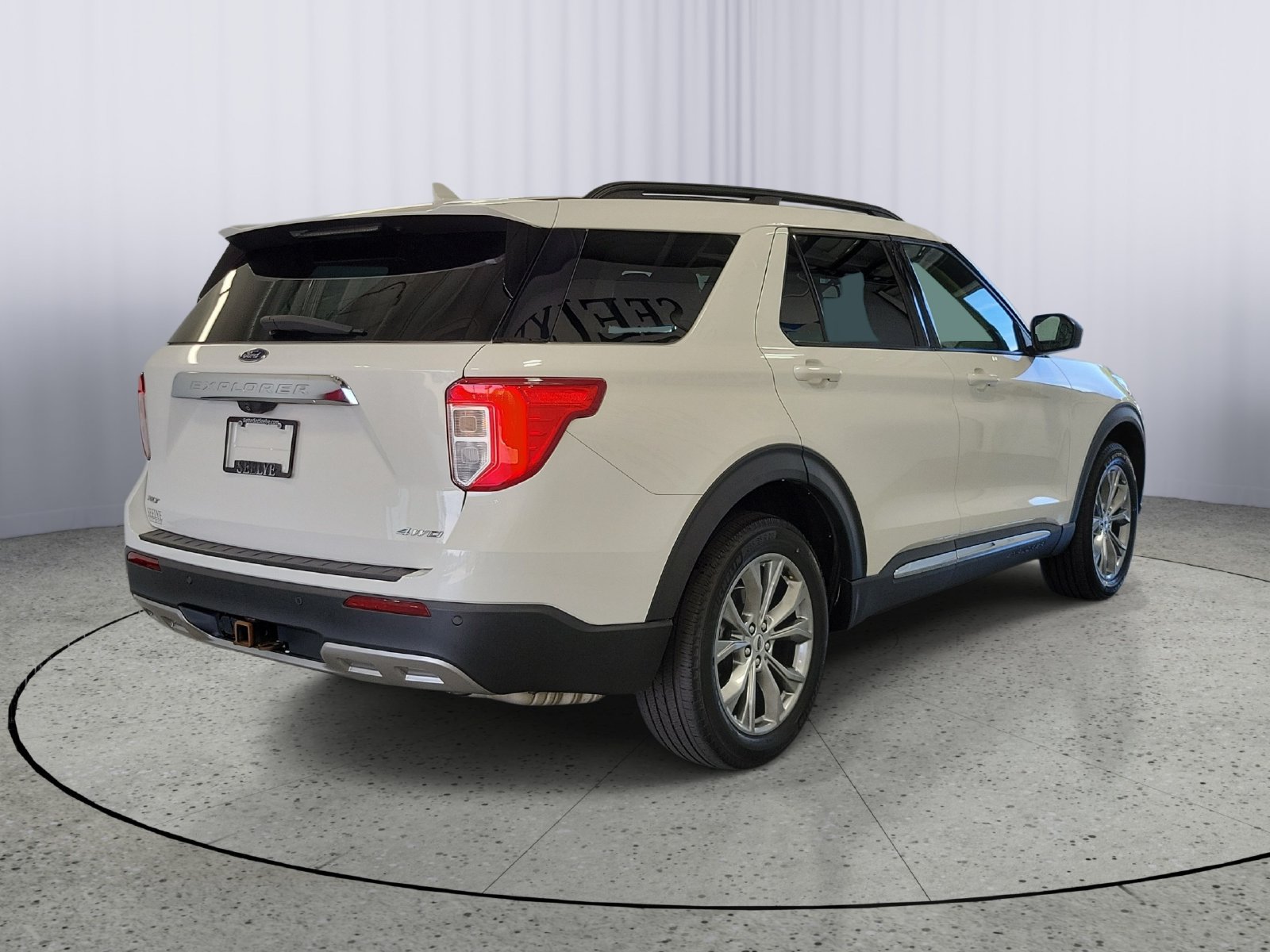 Certified 2022 Ford Explorer XLT w/ Equipment Group 202A AWD/4WD image 2