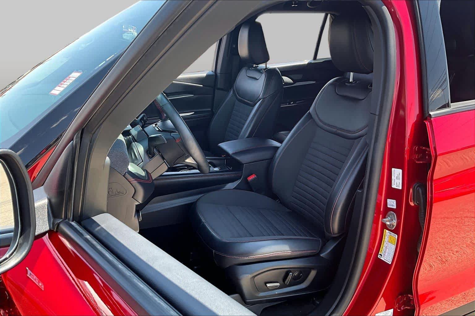 Certified 2026 Ford Explorer ST-Line w/ Premium Package RWD image 8