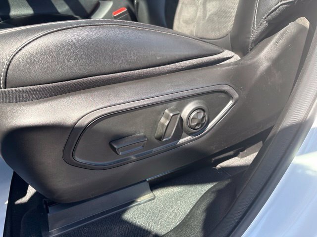 Used 2025 Jeep Grand Cherokee Altitude RWD image 14